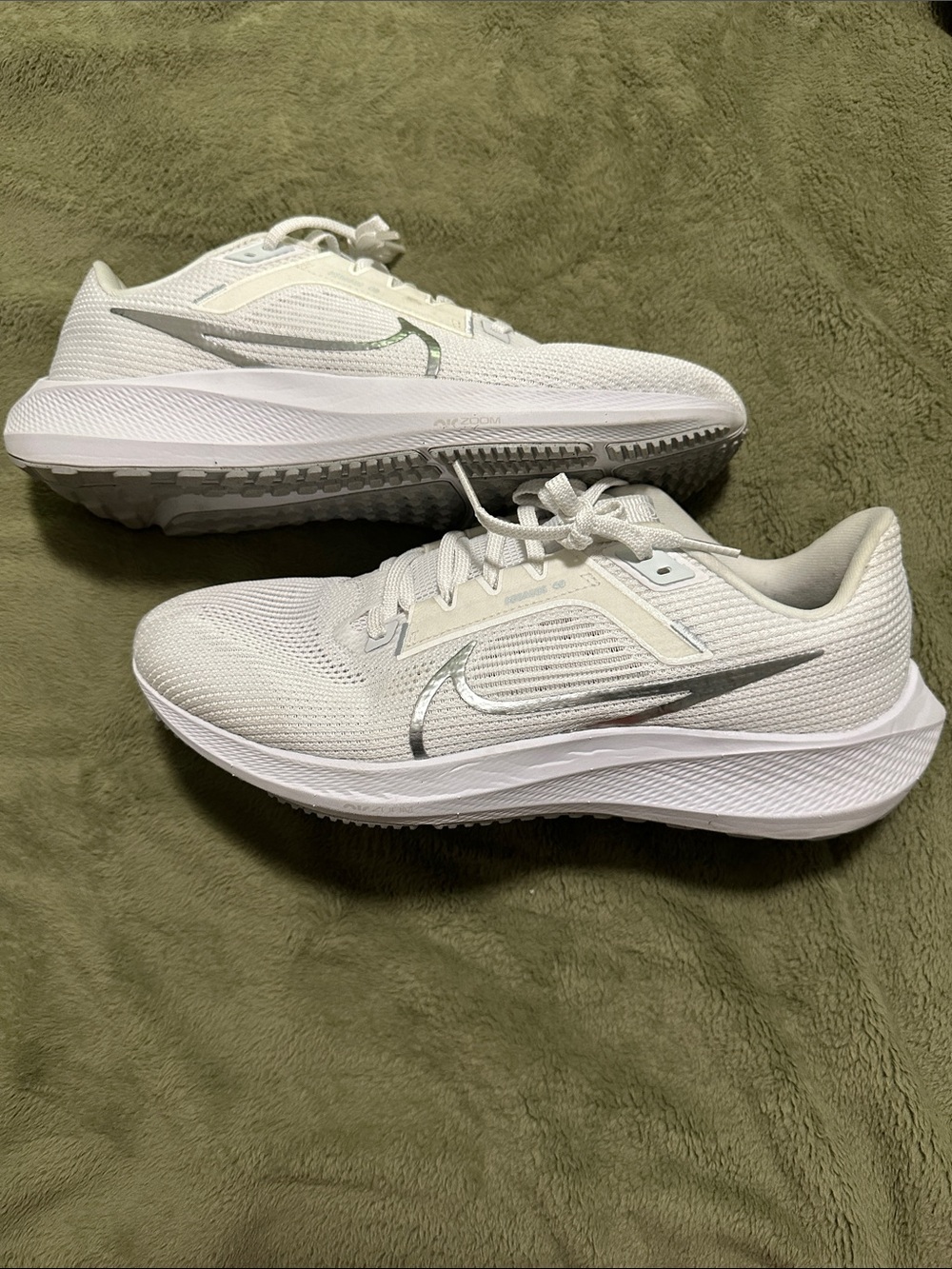 Nike Pegasus White and Silver Running Sneakers